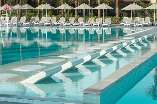 Hotel Paloma Orenda Resort -  lehátka pri bazéne