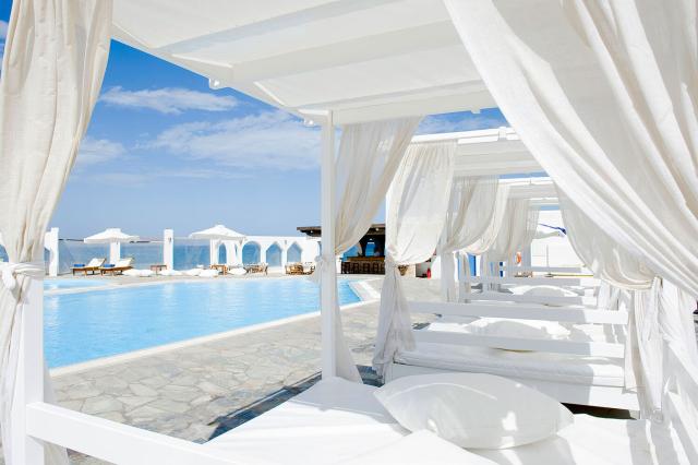 v Knossos Beach Bungalow & Suites