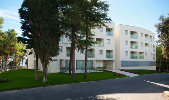 Crvena Luka Apartments & Villas