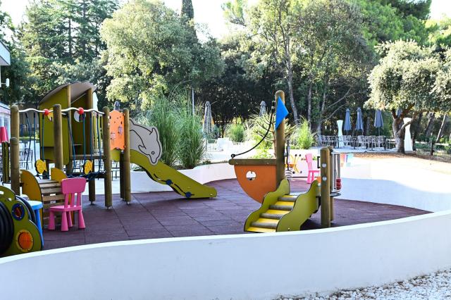 Crvena Luka Apartments & Villas