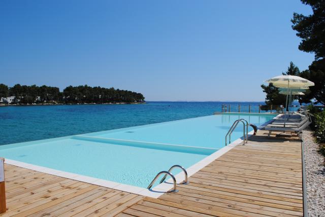 Crvena Luka Apartments & Villas