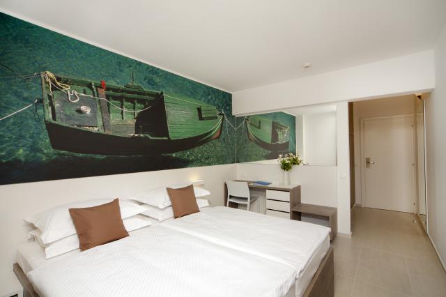 Dvojlôžková izba štandard, balkón (hotel)