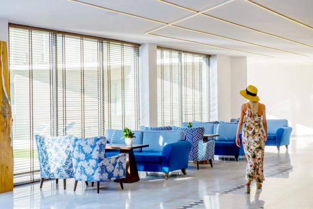 Žena v lobby Arina Beach