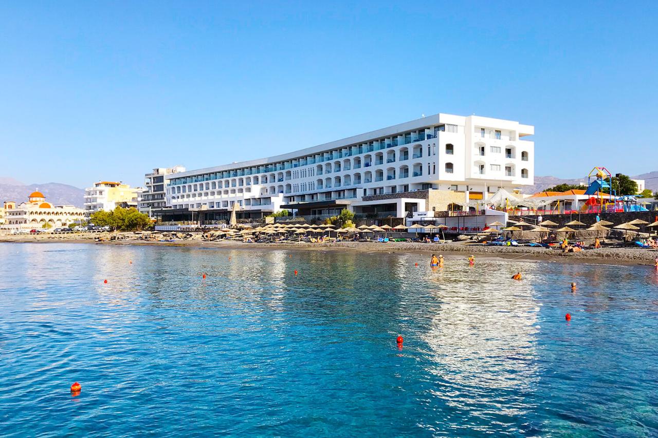 Hotel v Petra Mare