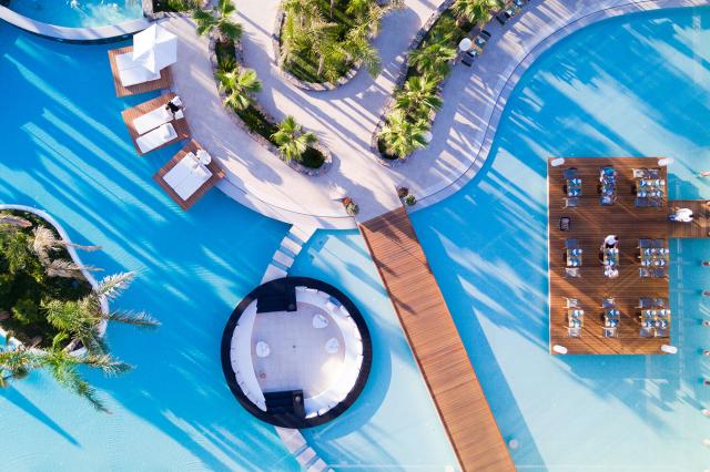 Bazén v Stella Island Luxury Resort & Spa