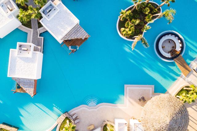 Bazén v Stella Island Luxury Resort & Spa