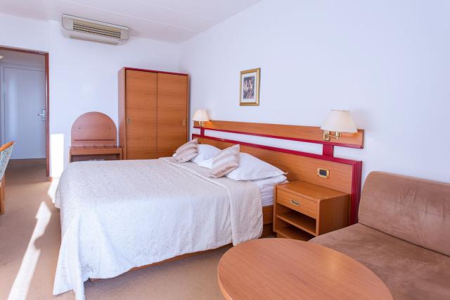 Dvojlôžková izba superior s prístelkou (balkón, orientácia more