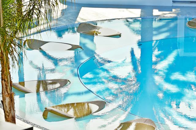 Bazén v Caramel Grecotel Boutique Resort