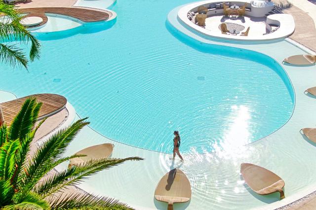 Bazén v Caramel Grecotel Boutique Resort