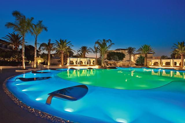 Bazén v Caramel Grecotel Boutique Resort