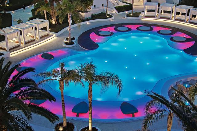 Bazén v Caramel Grecotel Boutique Resort