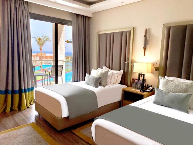 Lagoon Deluxe Suite