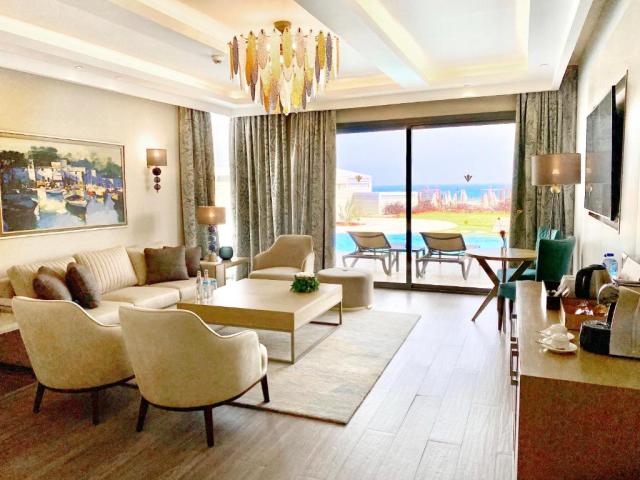 Lagoon Swim up Suite