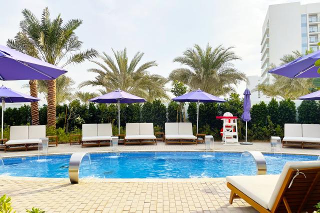 Bazén v Centara Mirage Beach Resort