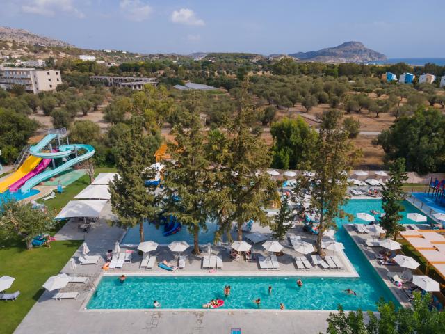 Bazén pri hoteli blue sea holliday village