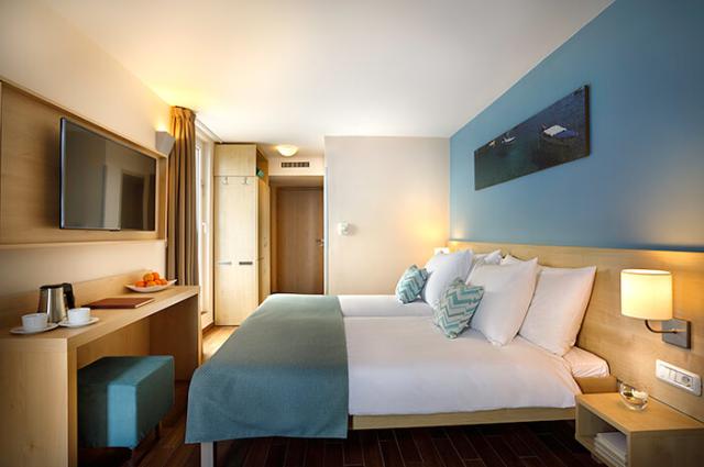 Dvojlôžková izba superior s prístelkou (morská strana)