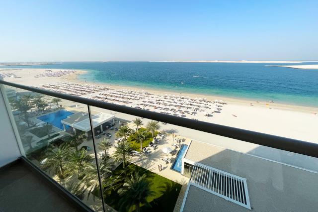 Výhľad z balkóna izby v hoteli Riu Dubai