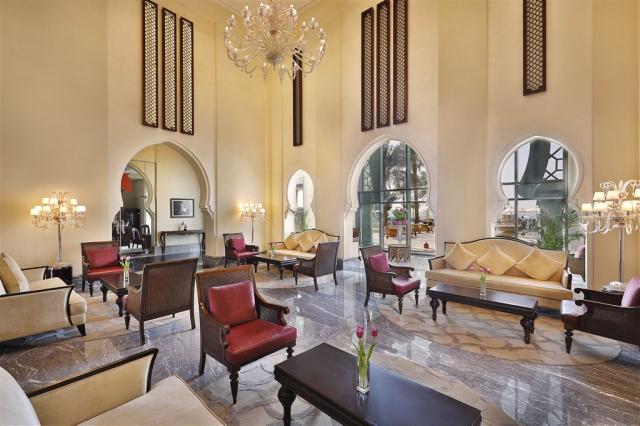 Hotel Ajman Saray - pohovky
