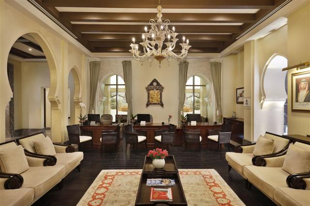 Hotel Ajman Saray - pohovky