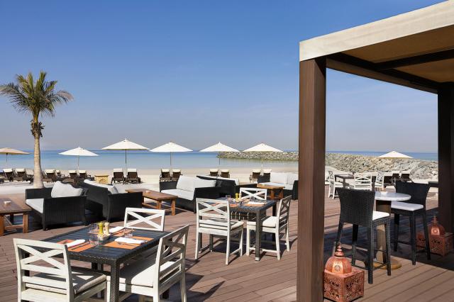 Vonkajšie posedenie - Hotel Ajman Saray, A Luxury Collection Re