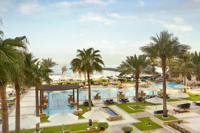 Bazén a exteriér hotela - Hotel Ajman Saray, A Luxury Collectio