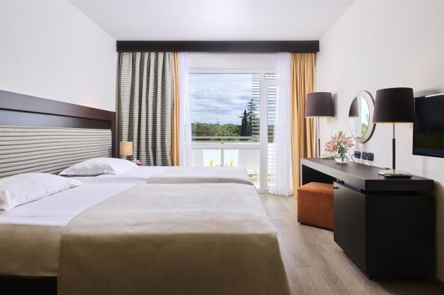 Dvojlôžková izba premium s prístelkou (hotel, balkón, morská st