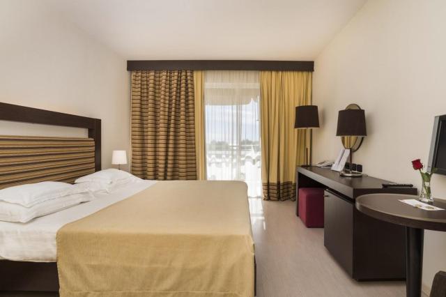 Dvojlôžková izba premium s prístelkou (hotel, balkón, morská st