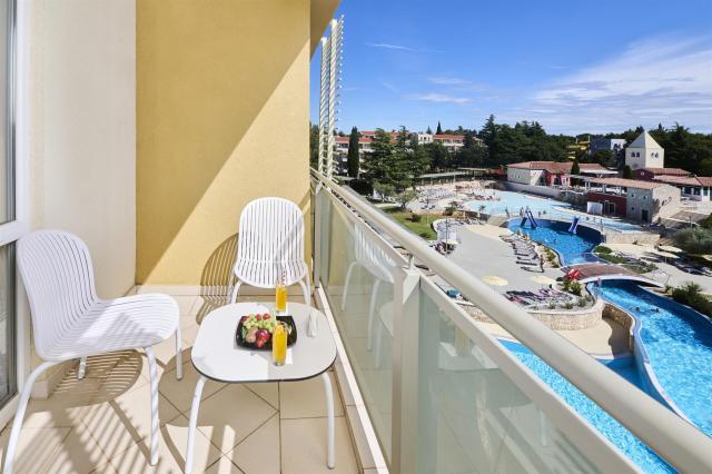 Dvojlôžková izba premium s prístelkou (hotel, balkón, orientáci