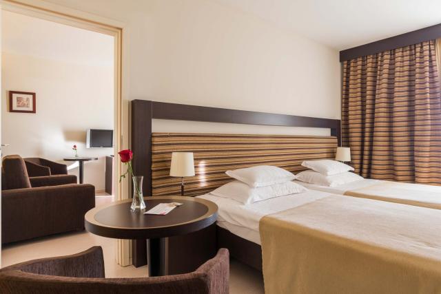 Rodinná izba 4+1 connected (hotel, balkón, morská strana)