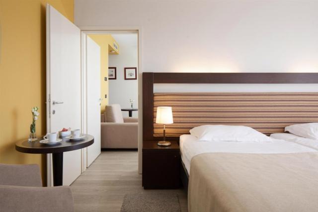 Rodinná izba 4+1 connected (hotel, balkón, morská strana)