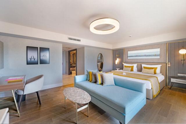 Premium Suite s bočným výhľadom na more