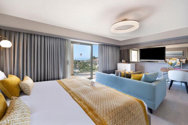 Premium Suite s bočným výhľadom na more