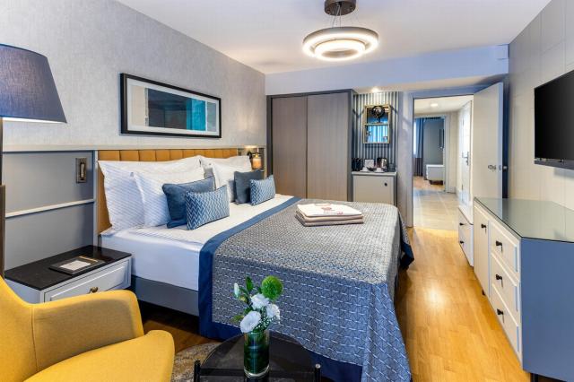 Deluxe Family Suite