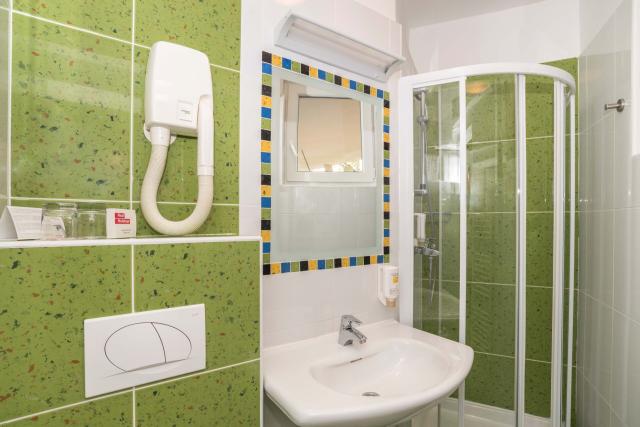 Rodinná izba classic connected (residence, balkón, park)