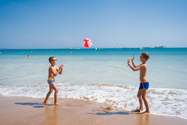 Pláž a bar na práži pri hoteli Argile resort