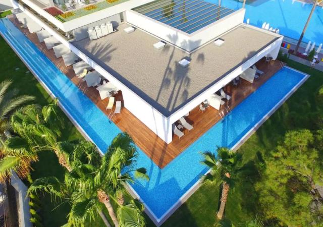 Swim up izba s terasou