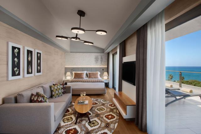 Penthouse Suite s jacuzzi, bočný výhľad na more