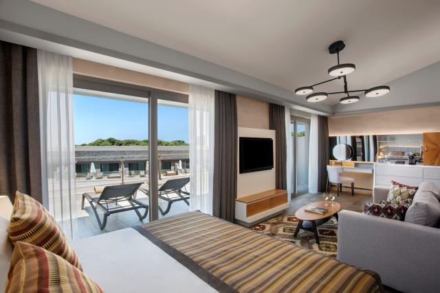 Penthouse Suite s jacuzzi, bočný výhľad na more