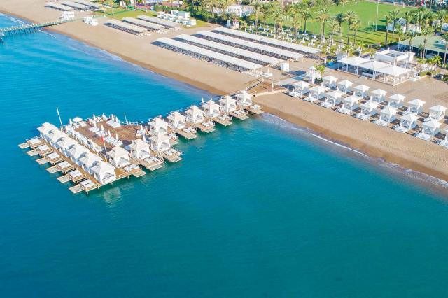 Pláž pri Titanic Beach Lara