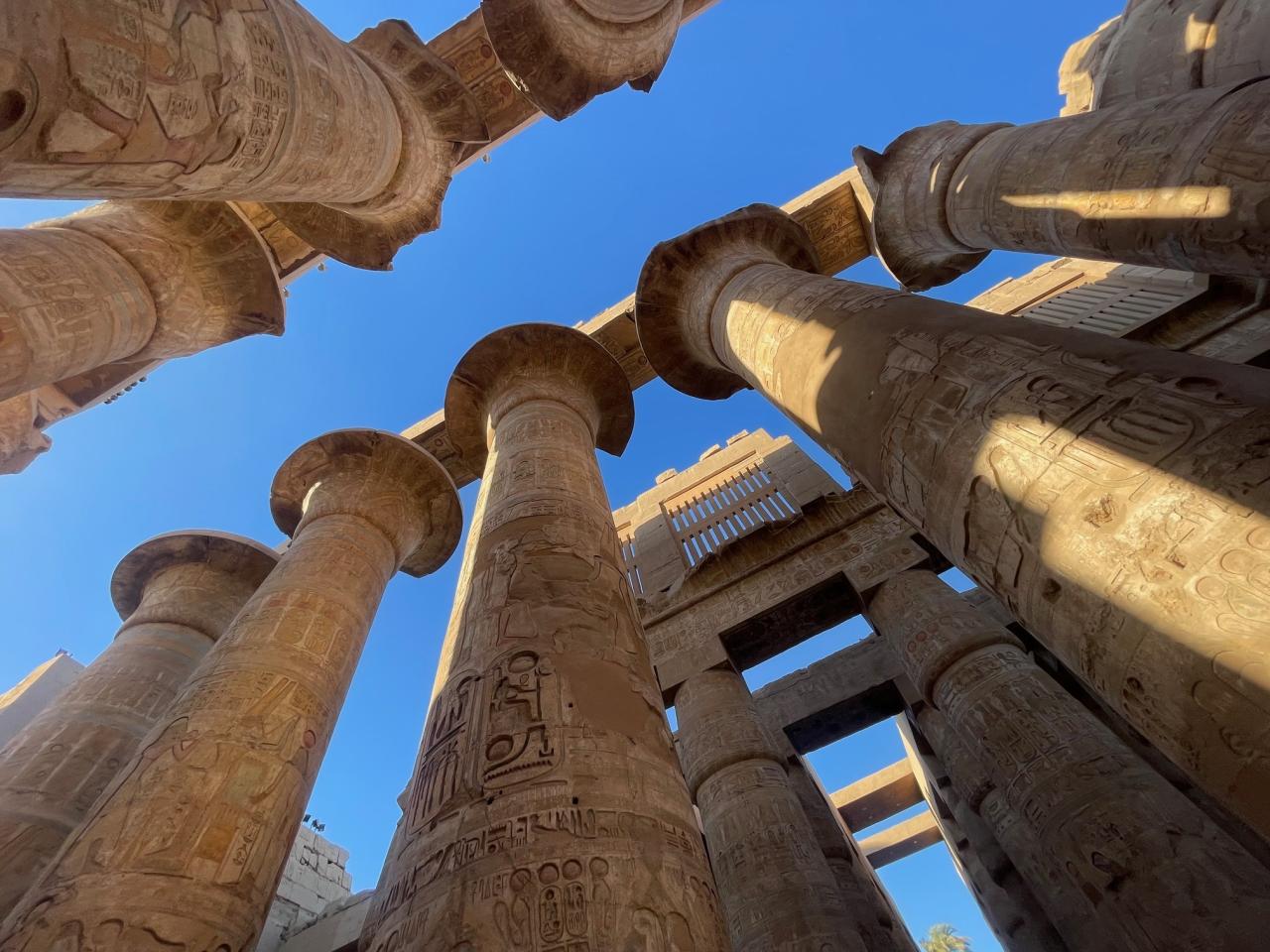 Stĺpy v Karnaku. Egypt