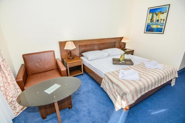 Dvojlôžková izba štandard s možnosťou prístelky (orientácia par