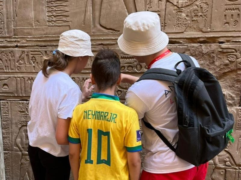 Animátor Planet FUn s deťmi v Edfu