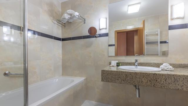 Dvojlôžková izba comfort s možnosťou prístelky (bočný pohľad na