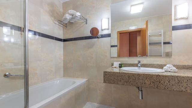 Dvojlôžková izba comfort s možnosťou prístelky (bočný pohľad na