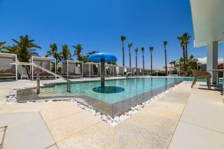 Tasia Maris Sands