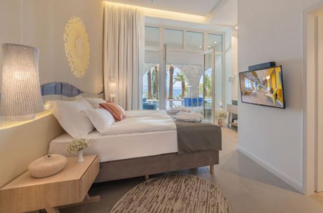Junior Suite deluxe (swim up pool, morská strana)