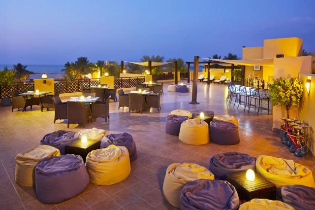 Večerné posedenie v Hilton Resort & Spa Ras Al Khaimah