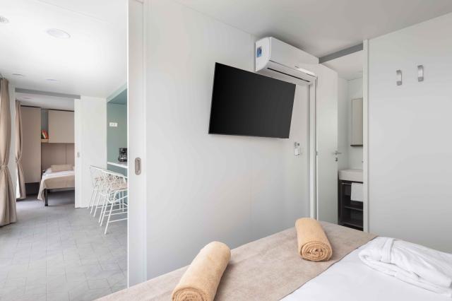 Luxury mobilný domček s bazénom