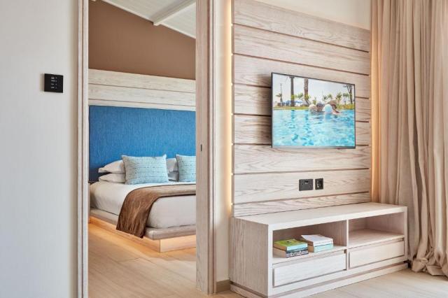 Swim up bungalov s oddelenou spálňou a výhľadom na krajinu