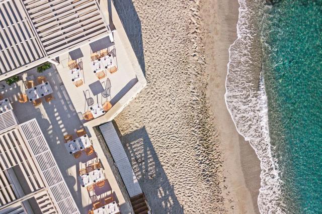 Pláž v Grecotel Lux Me White Palace